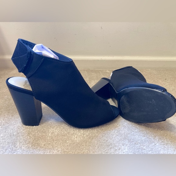 Chinese Laundry black fabric velcro strap ankle bootie heels - Picture 3 of 8